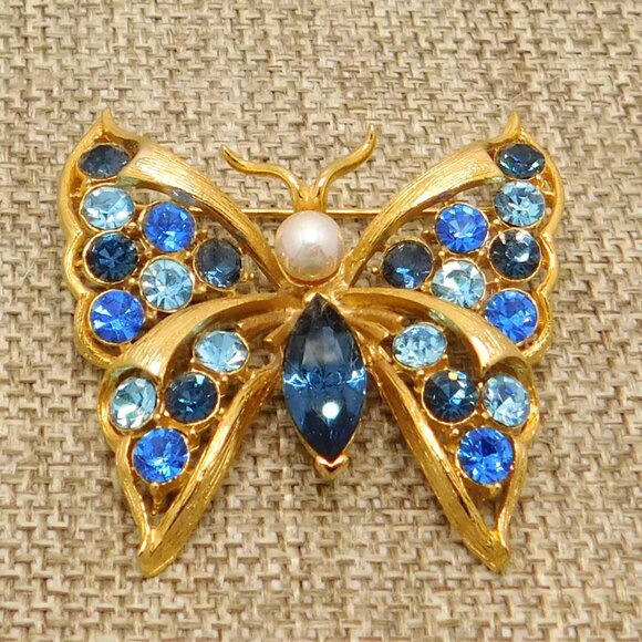 LIA Blue Crystal Rhinestone Butterfly Brooch Pin Goldtone Faux Pearl Signed - Picture 1 of 6